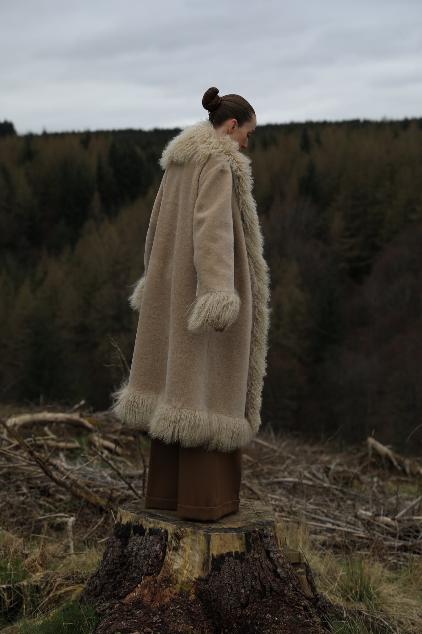  A bestselling long genuine shearling coat in beige/teddy color, designed by Josephine Jones. This luxurious coat features exquisite Mongolian fur trims, offering warmth and style for any occasion.