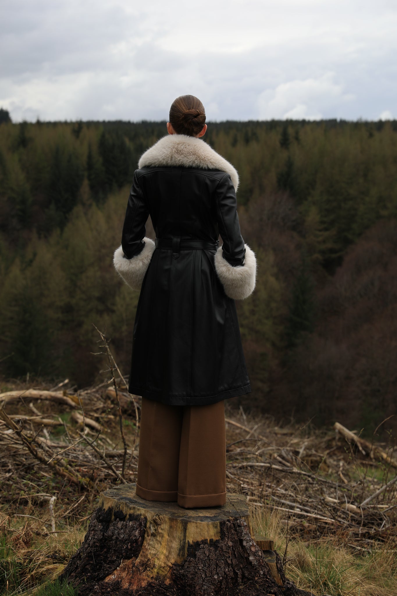 Josephine Jones' iconic black trench coat with oat faux fur collar and cuffs, crafted from genuine leather. A timeless blend of sophistication and warmth, perfect for elevating your winter style.